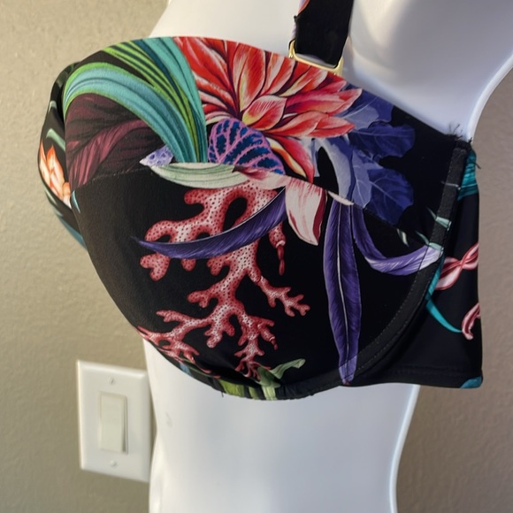 Tropical bathing suit top - Picture 3 of 5